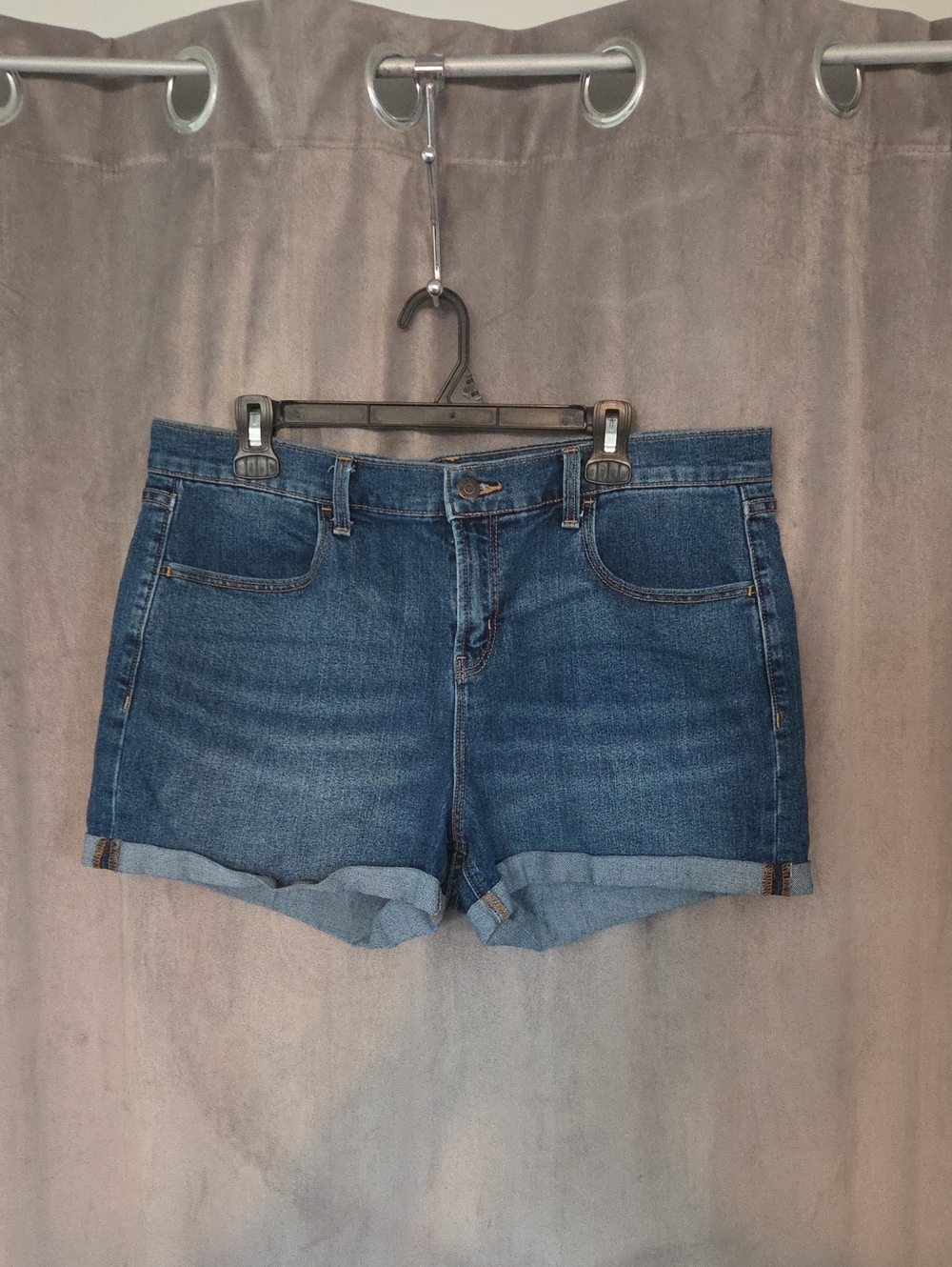 Old Navy Size 14 Mid-Blue Rolled Hem Denim Shorts - Women's